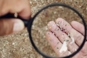 solution pour éliminer efficacement les microplastiques de l’eau